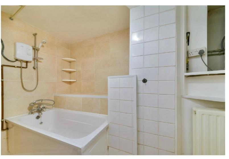 - Entire Lower Ground Floor - Only 7 Mins Walk Kings Cross St Pancras Station Appartement Londen