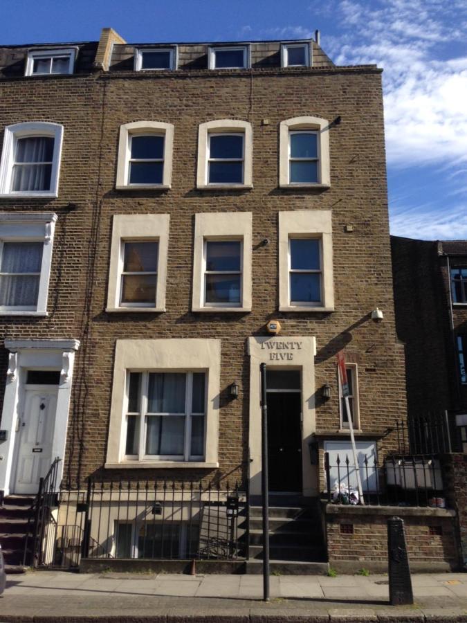 - Entire Lower Ground Floor - Only 7 Mins Walk Kings Cross St Pancras Station Londen