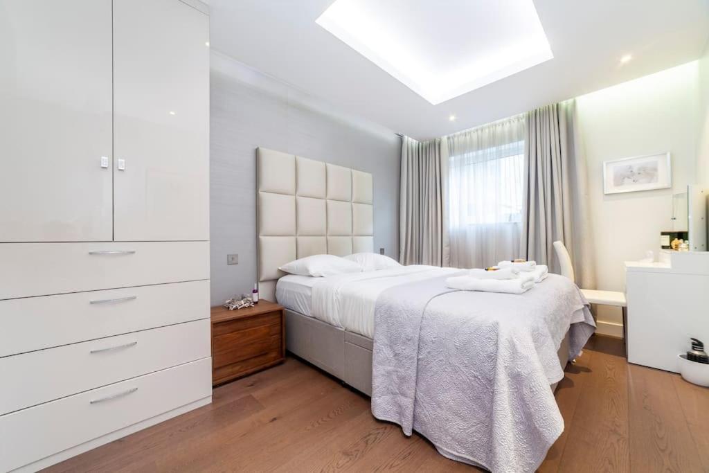 Chic Modern 1bdr Between Battersea And Chelsea Appartement Londen