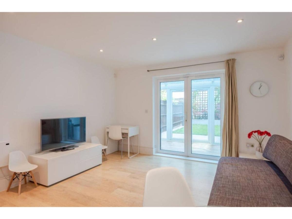 Pass The Keys - King's Cross Modern Flat With Sunny Garden Apartment