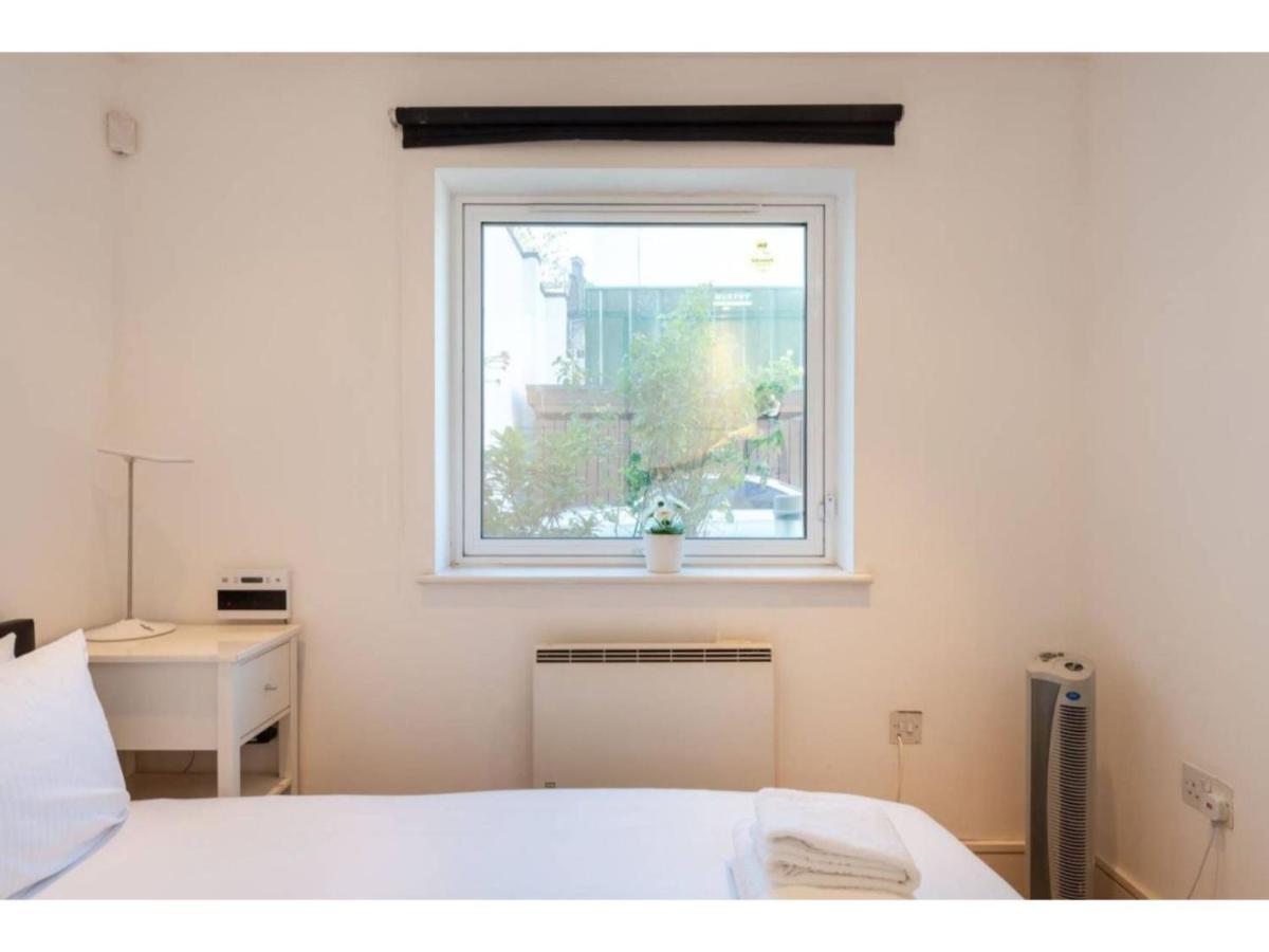 Pass The Keys - King's Cross Modern Flat With Sunny Garden Apartment London