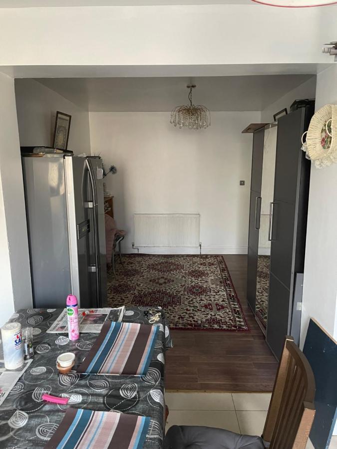 Rum i privatbostad Double Room London Wembley For Rent *