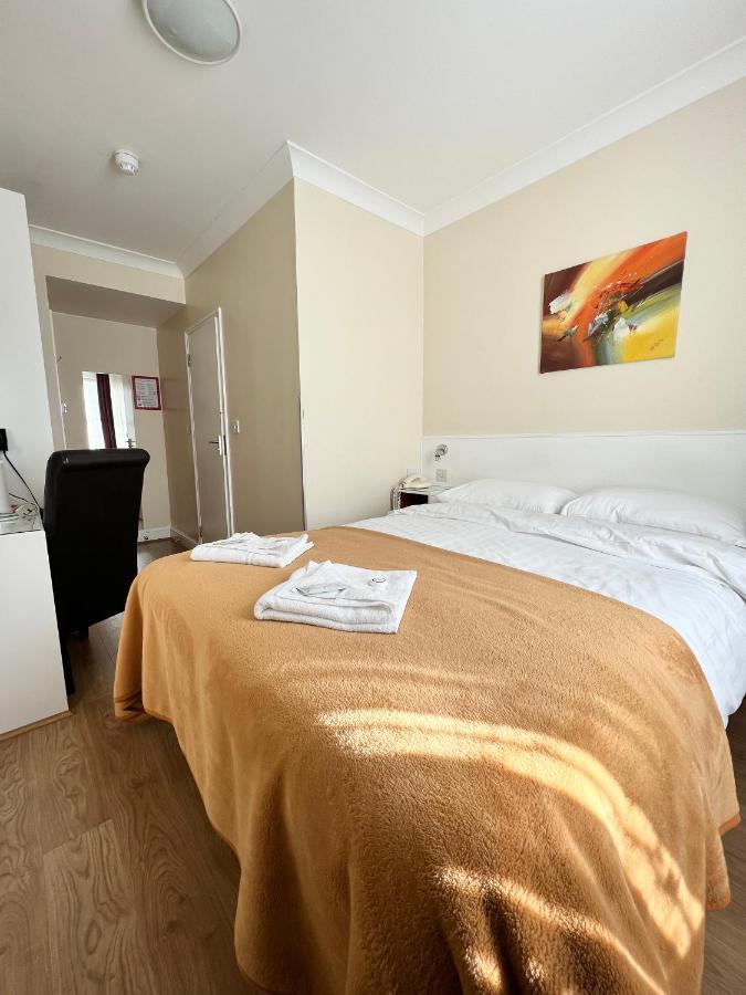 Melbourne House Hotell 3*