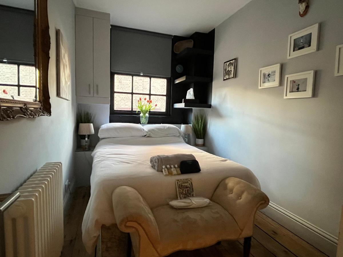 Appartement Shad Thames Pied-A-Terre Exquisite Historic Warehouse Air Conditioning Private Parking Garden & Balcony Next To Shard With Views Londen