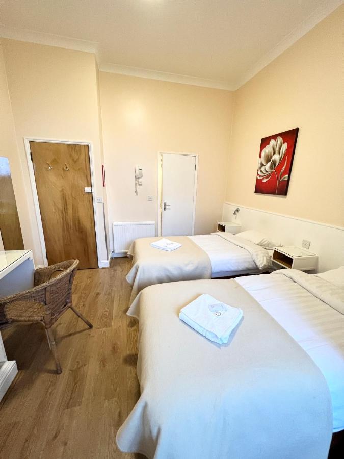 Melbourne House Hotell 3*