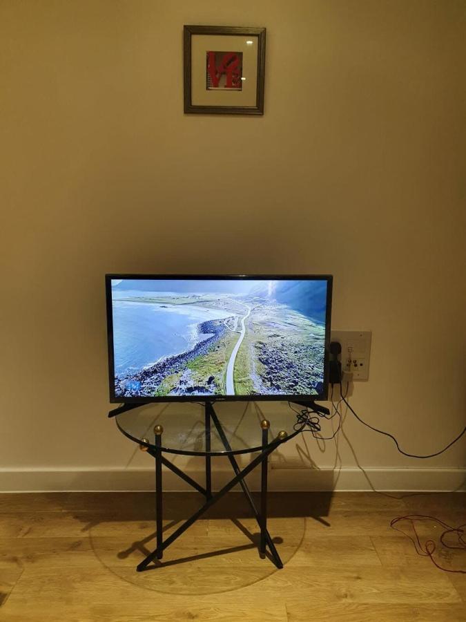 Modern 1 Bedroom Near Canary Wharf With Balcony Londen