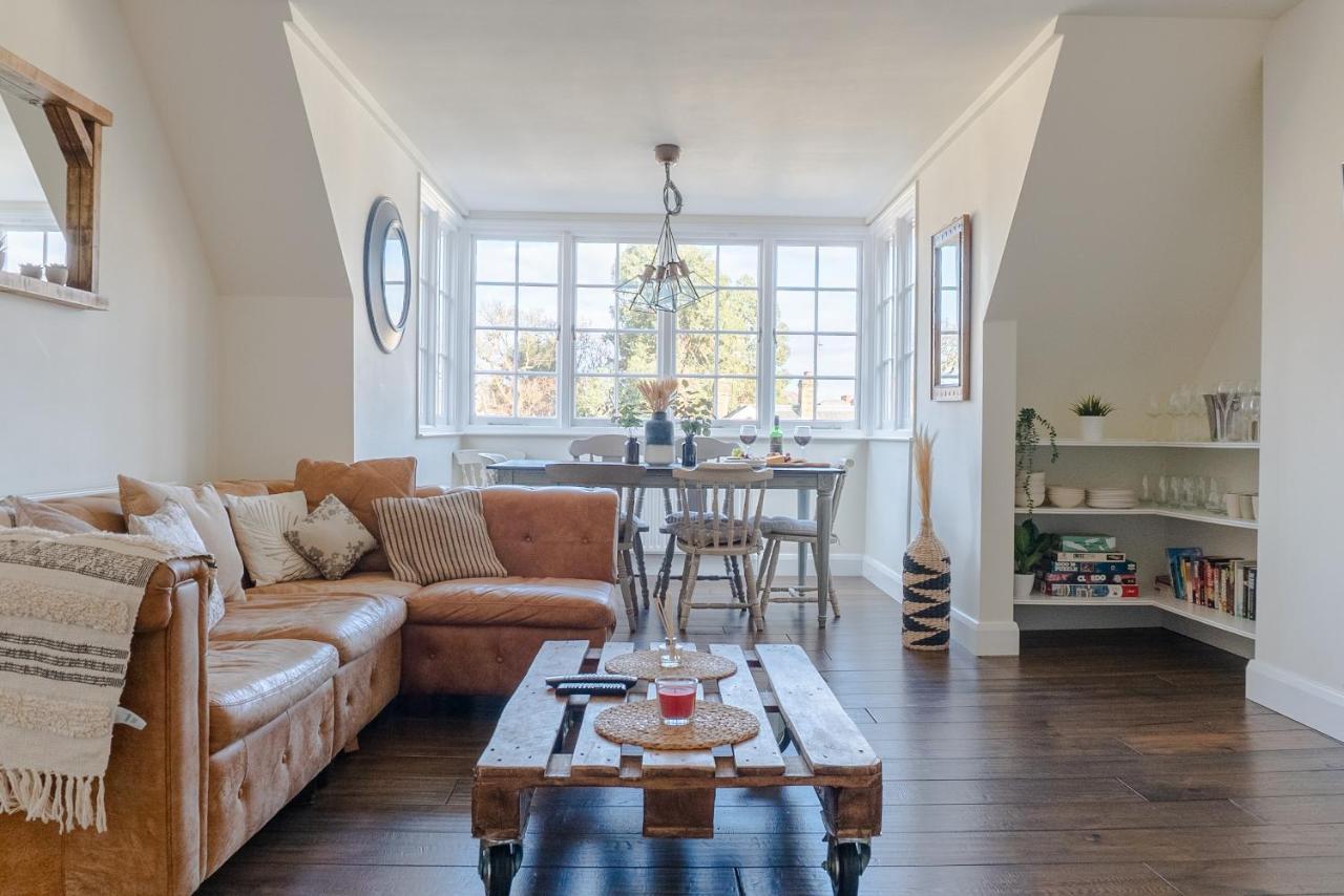 Hamilton Apartment *