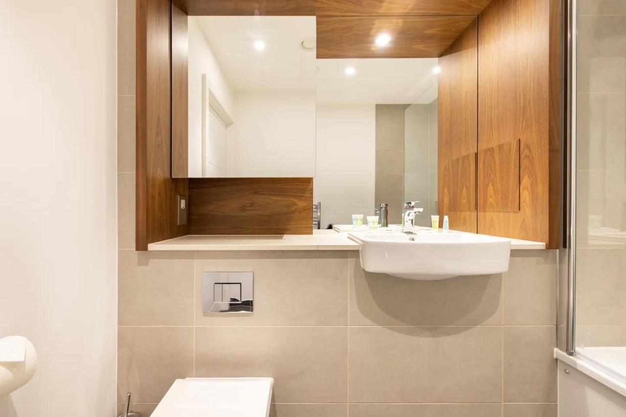 Charles Hope Canary Wharf South Quay Apartment