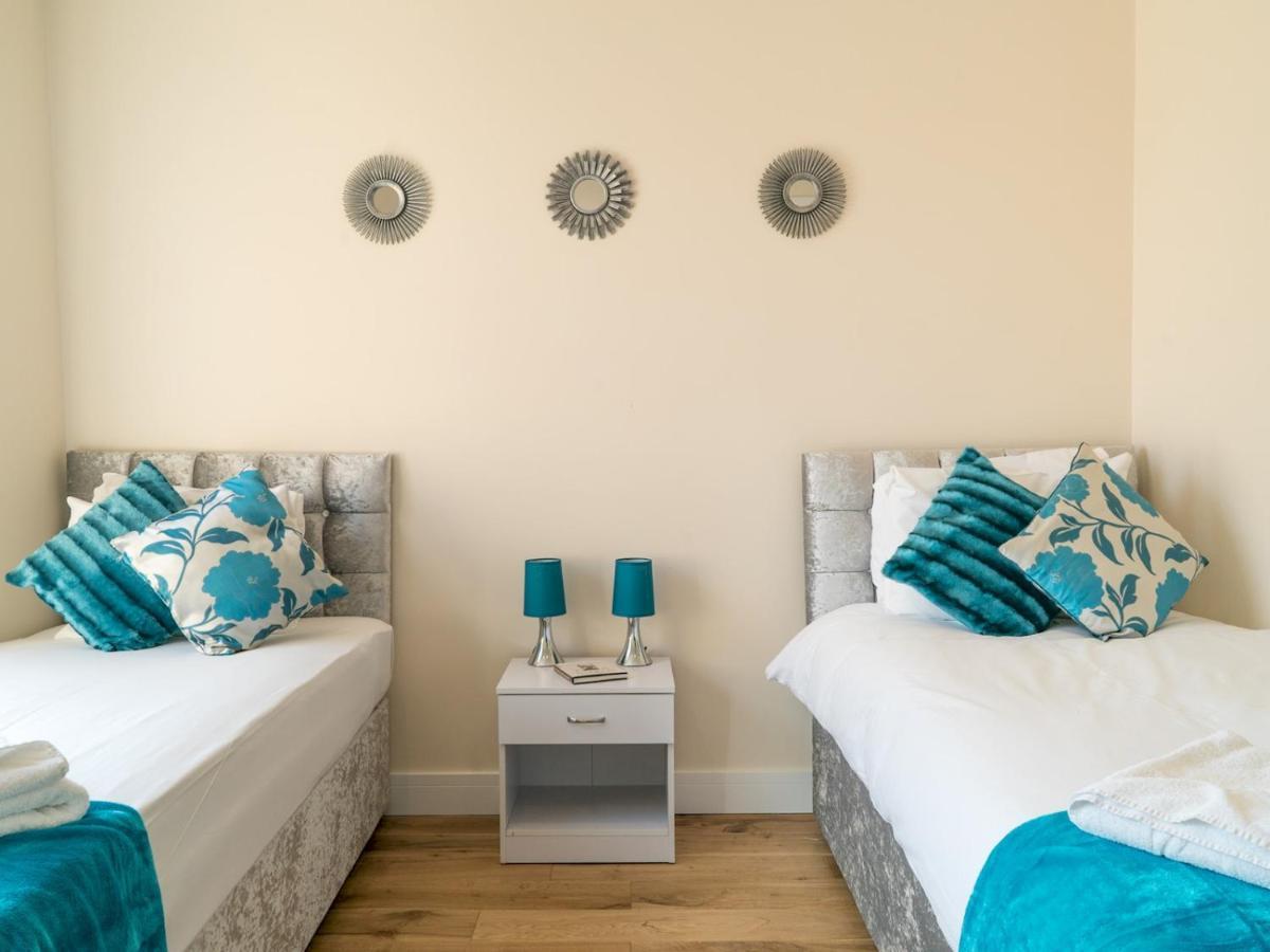 Pass The Keys Renovated Victorian In Ealing Leilighet London