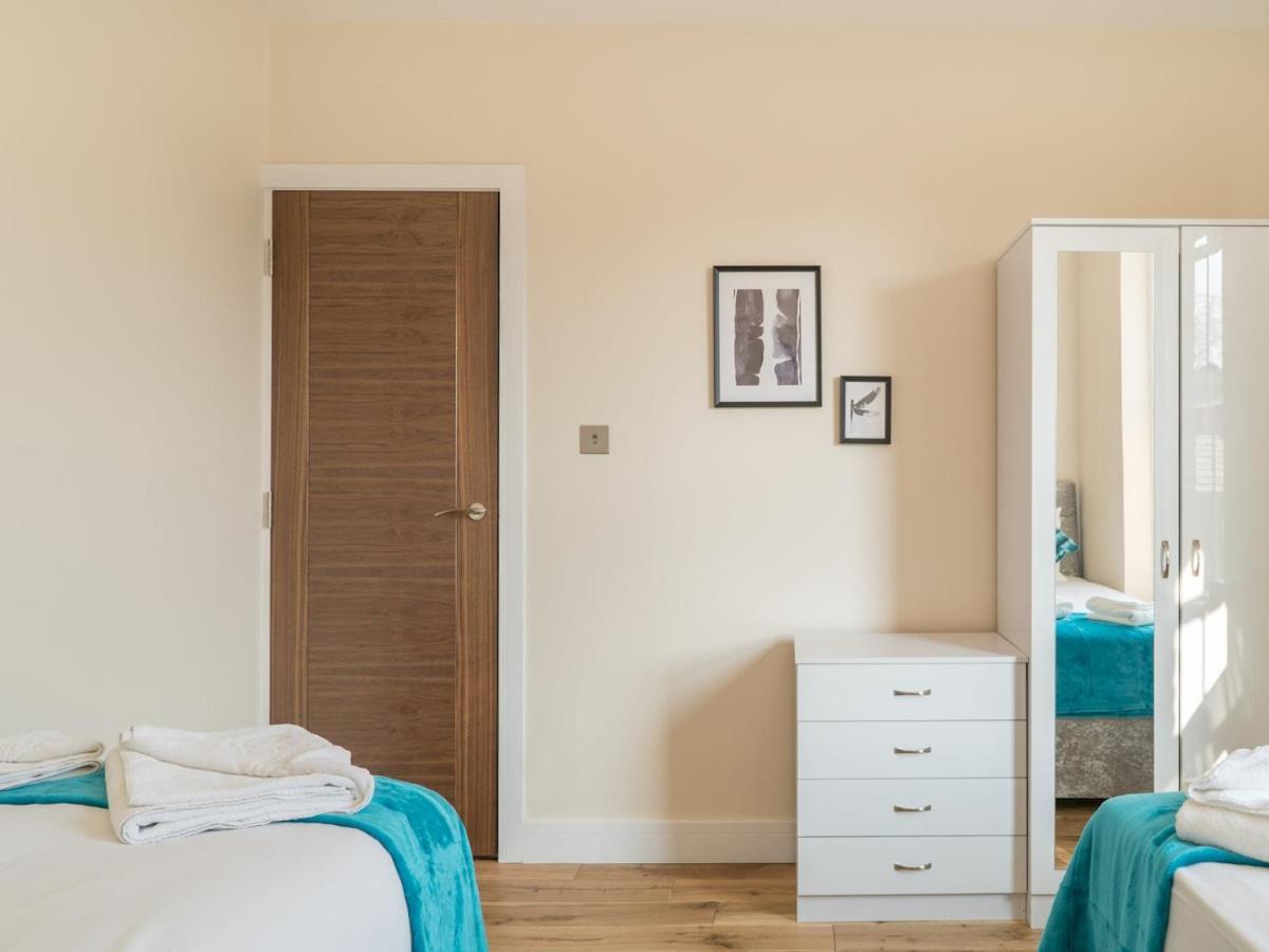 Pass The Keys Renovated Victorian In Ealing Leilighet London