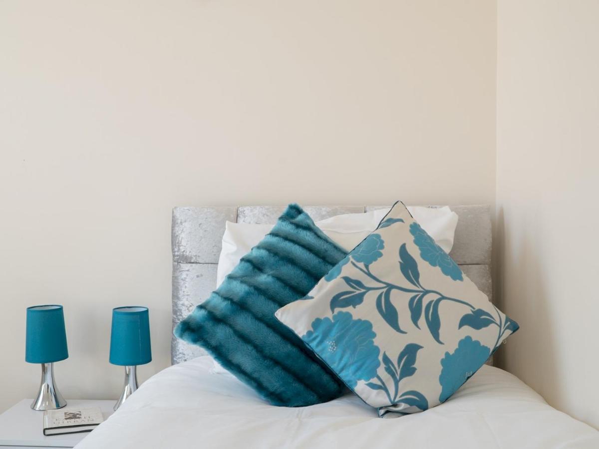 Pass The Keys Renovated Victorian In Ealing * London