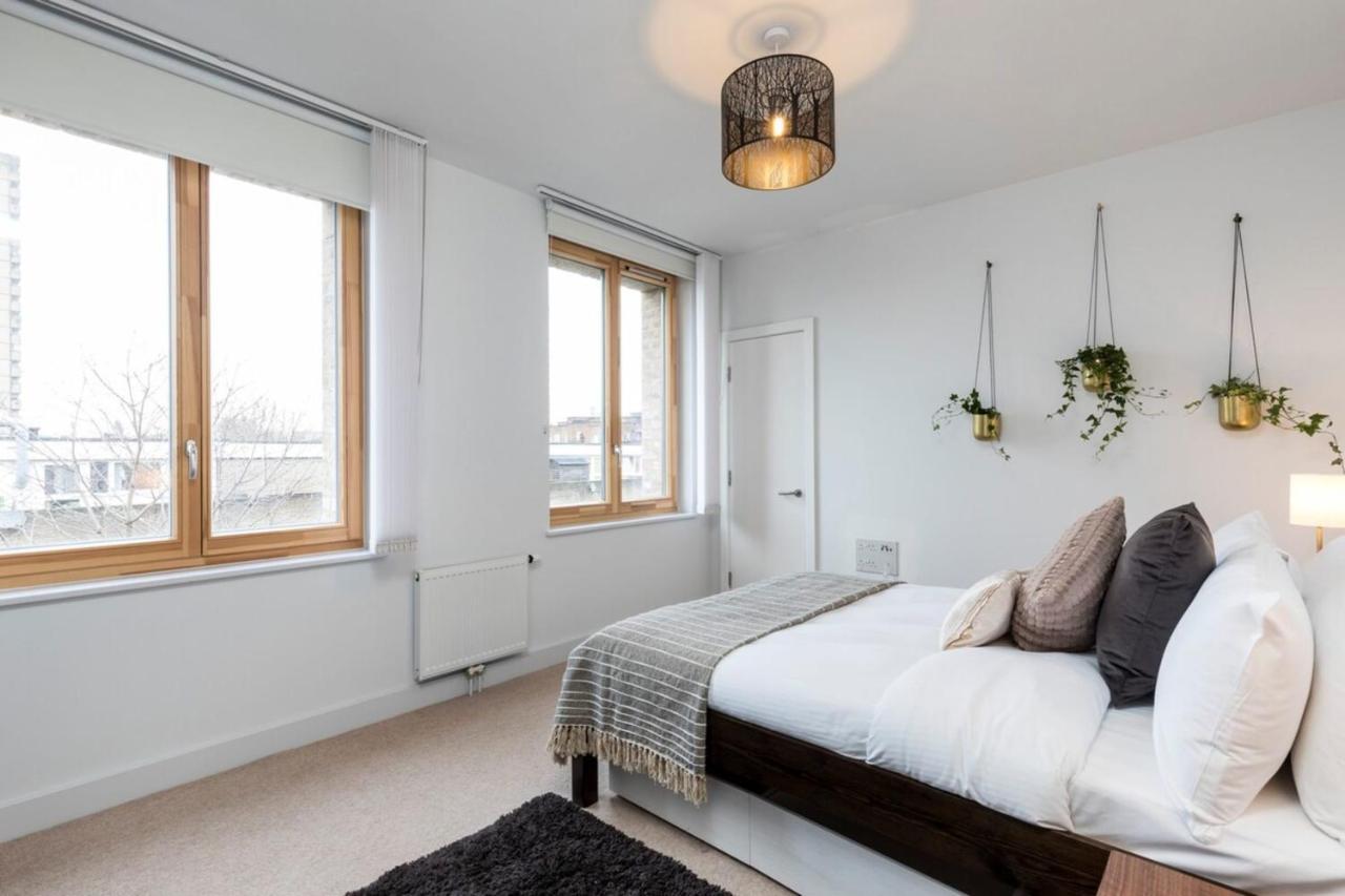 Modern & Designed 2 Bed Penthouse Apt Sleeps Five Appartamento