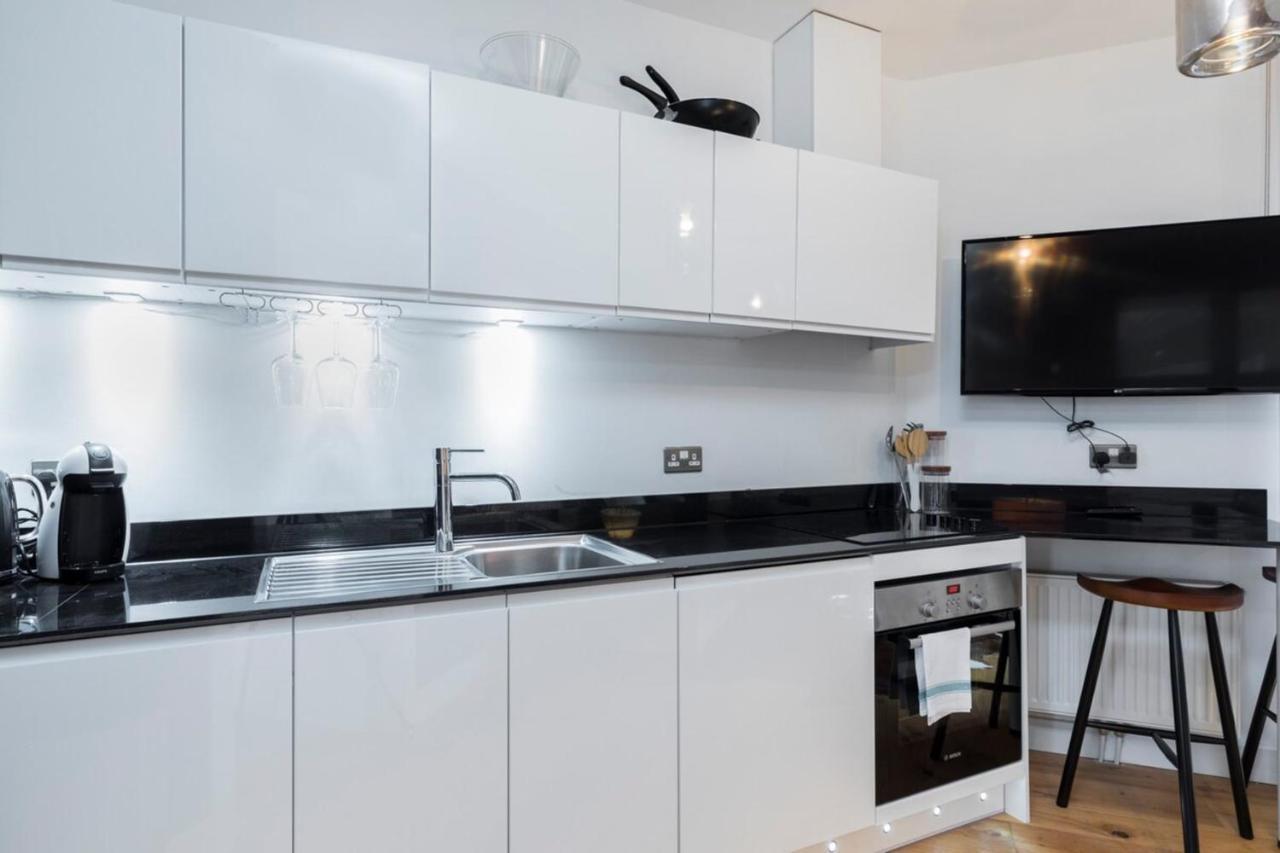 Modern & Designed 2 Bed Penthouse Apt Sleeps Five Appartamento *