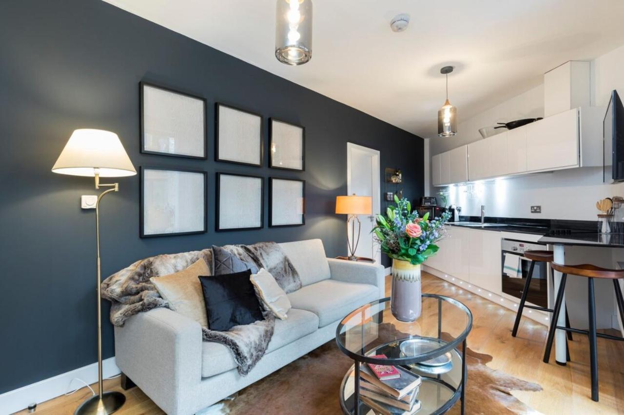 Appartamento Modern & Designed 2 Bed Penthouse Apt Sleeps Five Londra