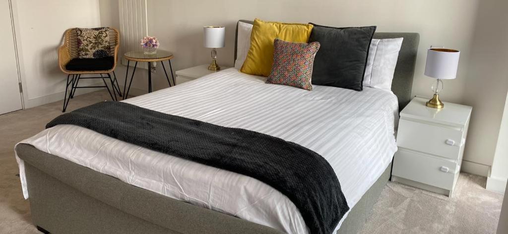 Spacious Modern Ensuite Bedroom Airport * Londra