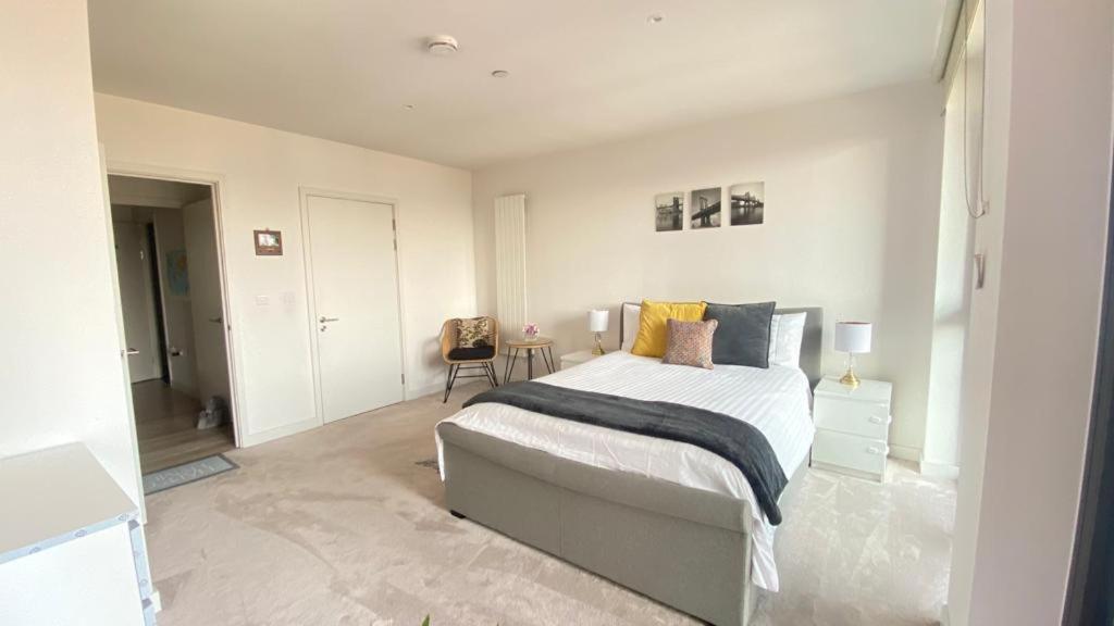 Alloggio in famiglia Spacious Modern Ensuite Bedroom Airport