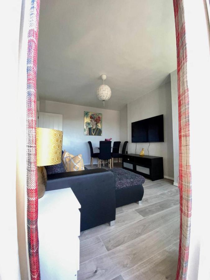 Bright, Spacious, Modern Interior Decor 2 Bedrooms With Amazing Views Appartement Londen