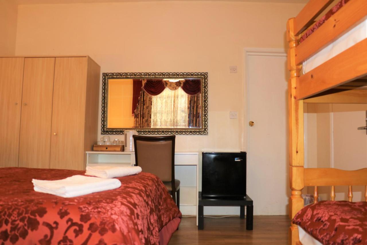 Barry House Pensionat 3*