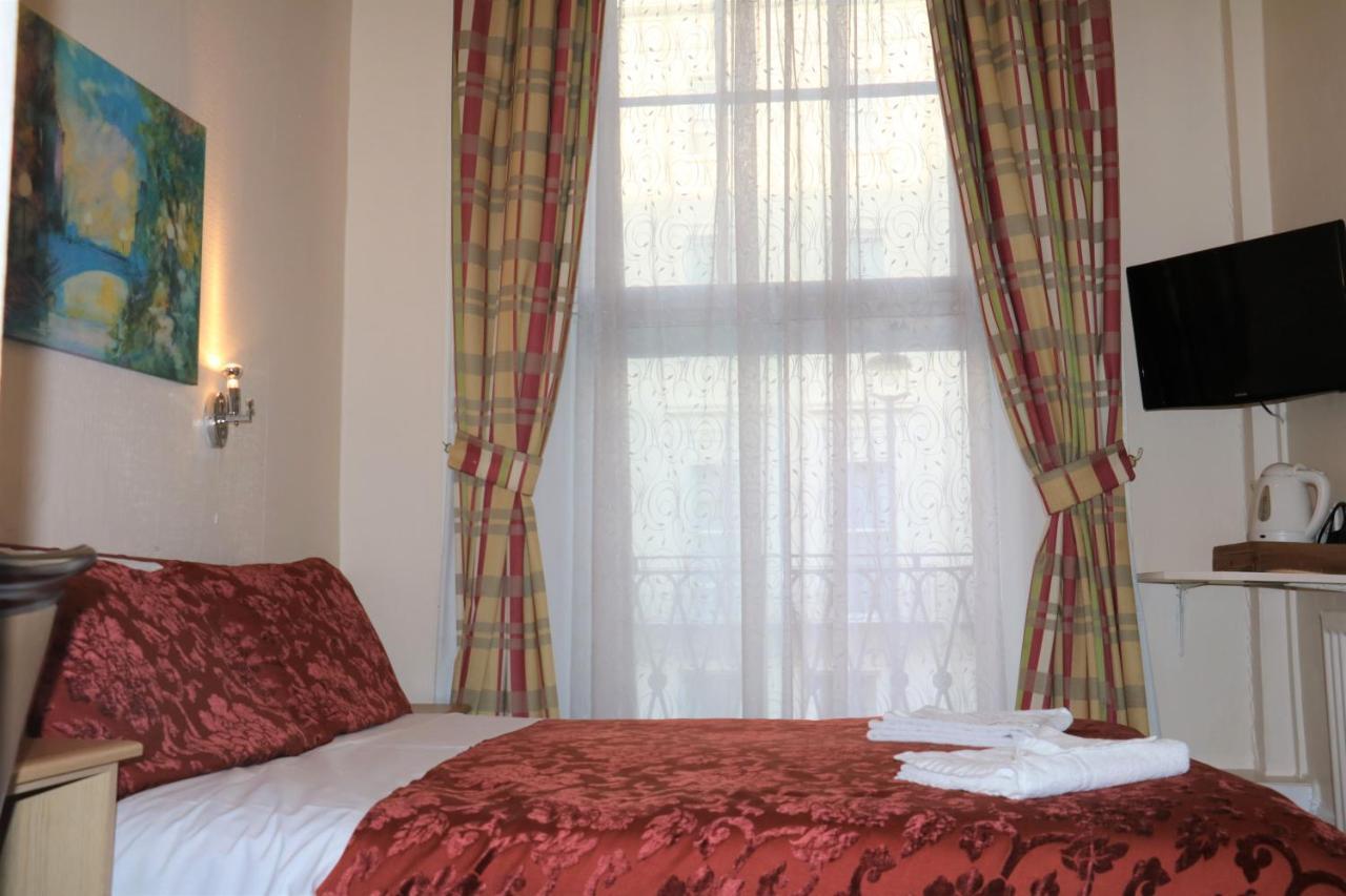 Barry House Pensionat 3*
