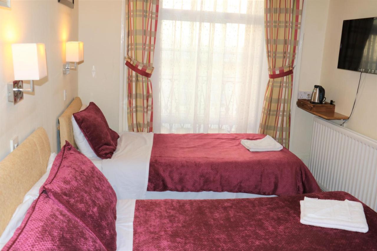 Barry House Pensionat 3*