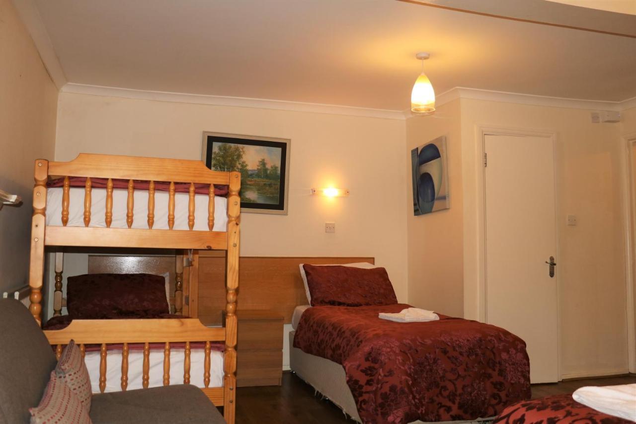 Barry House Pensionat 3*
