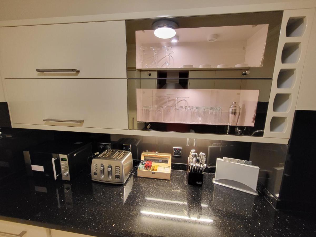 Garland Stylish 2 Bedroom A Minute Walk From Station * London