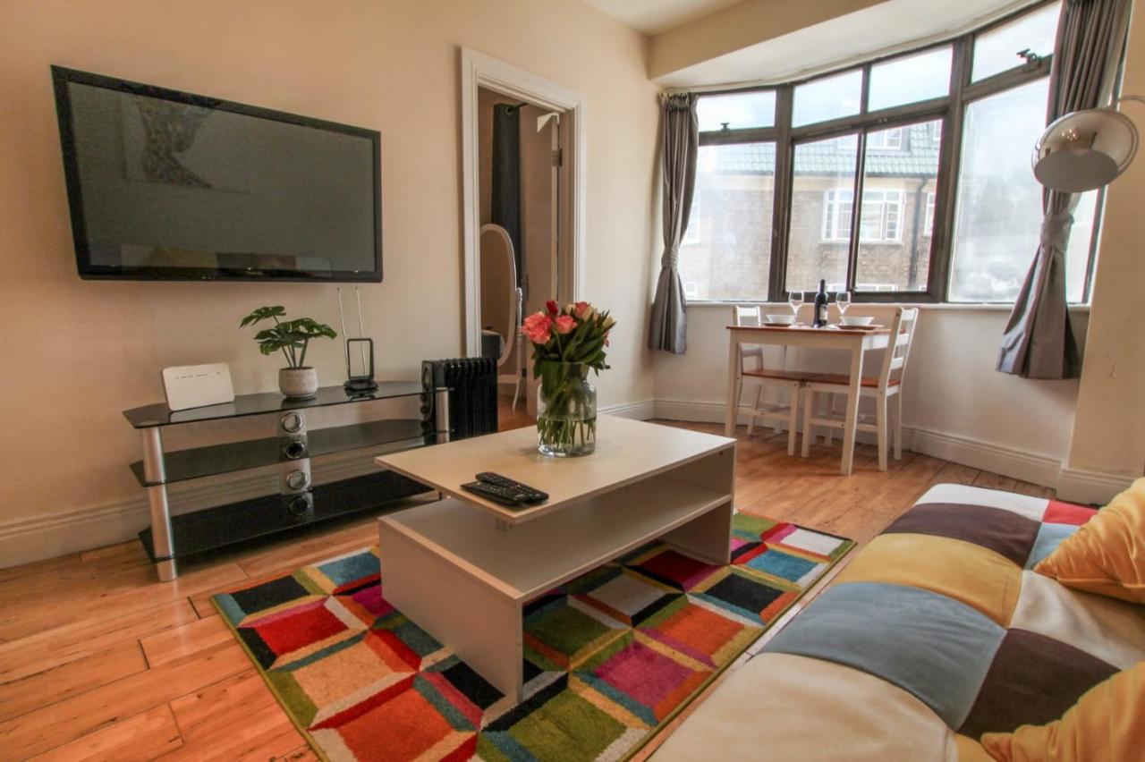 Apartment Rare Gem Close To Transport Links London