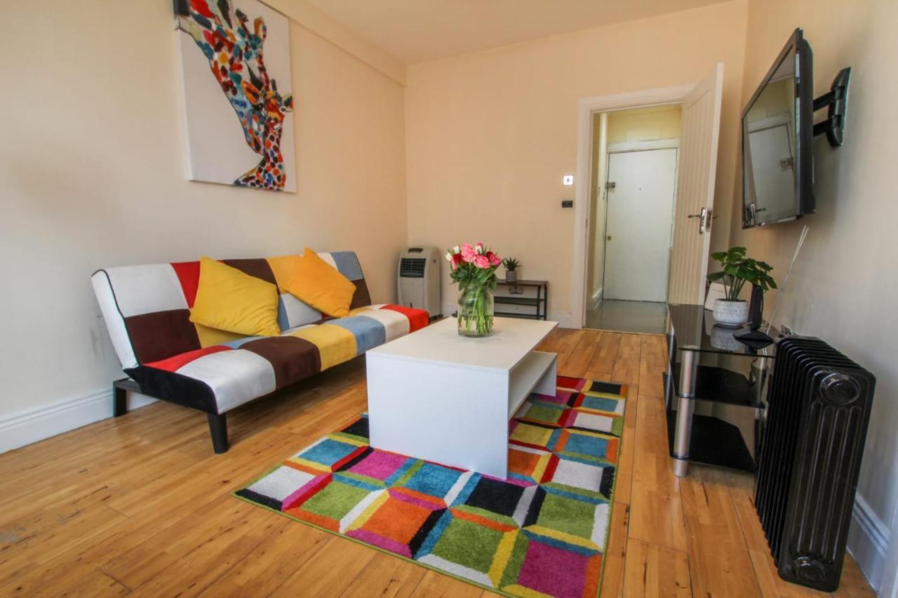 Rare Gem Close To Transport Links * London