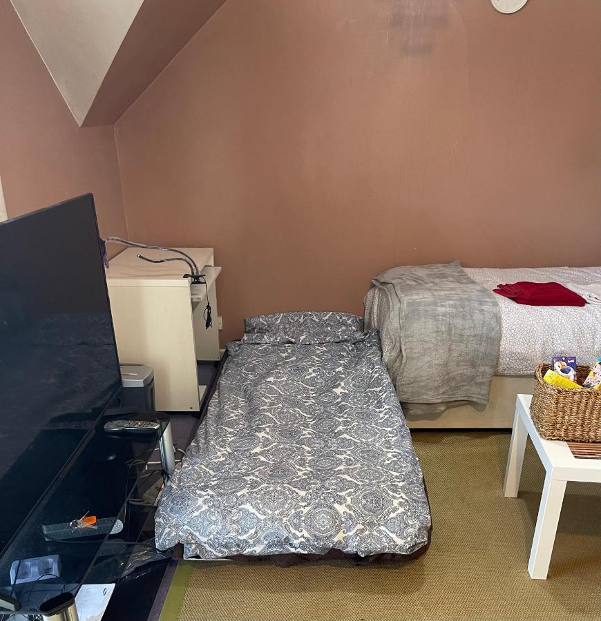 Home Away From Home, Entire 1-4 Bed Property Londen