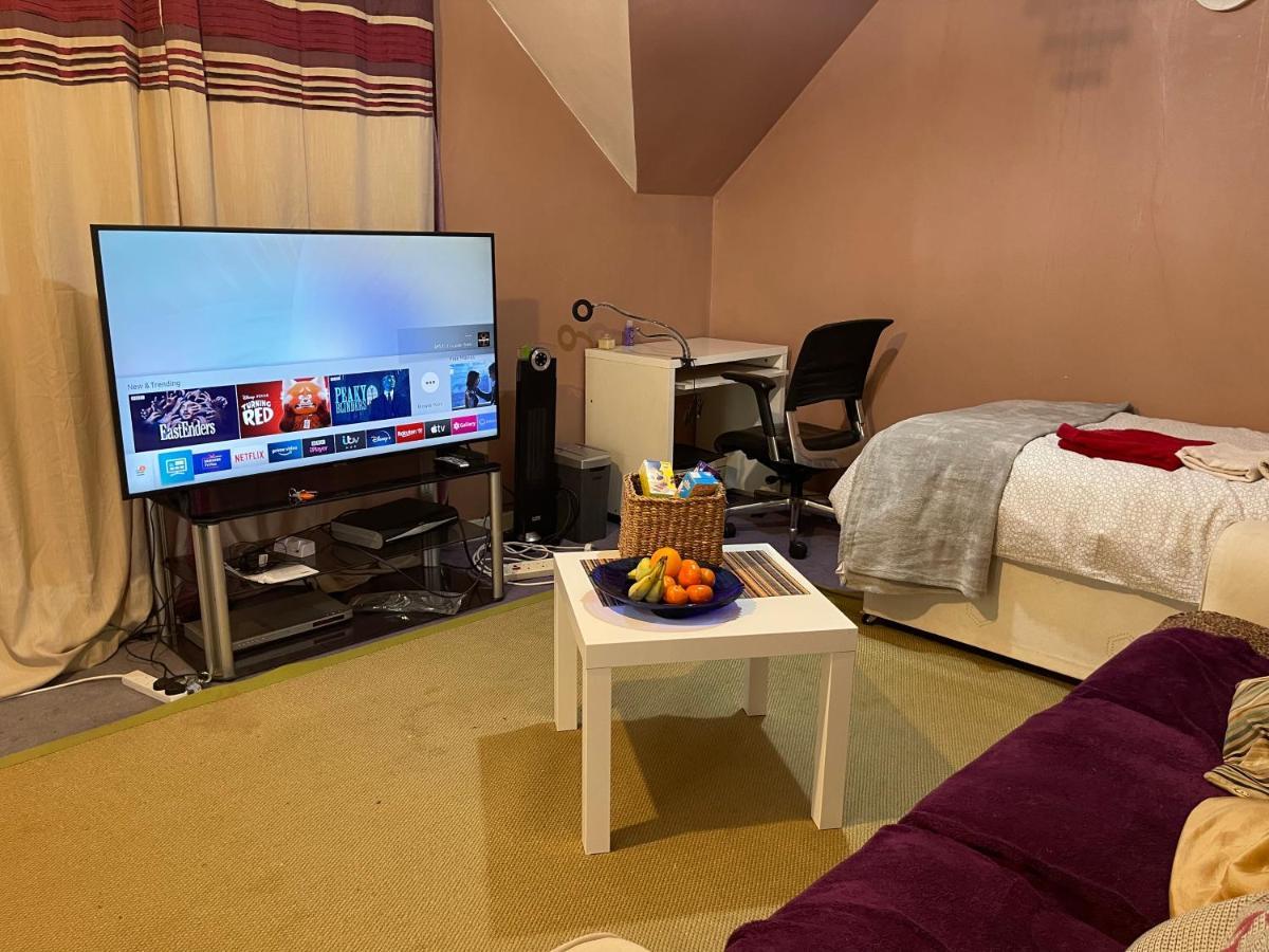 Home Away From Home, Entire 1-4 Bed Property Londen