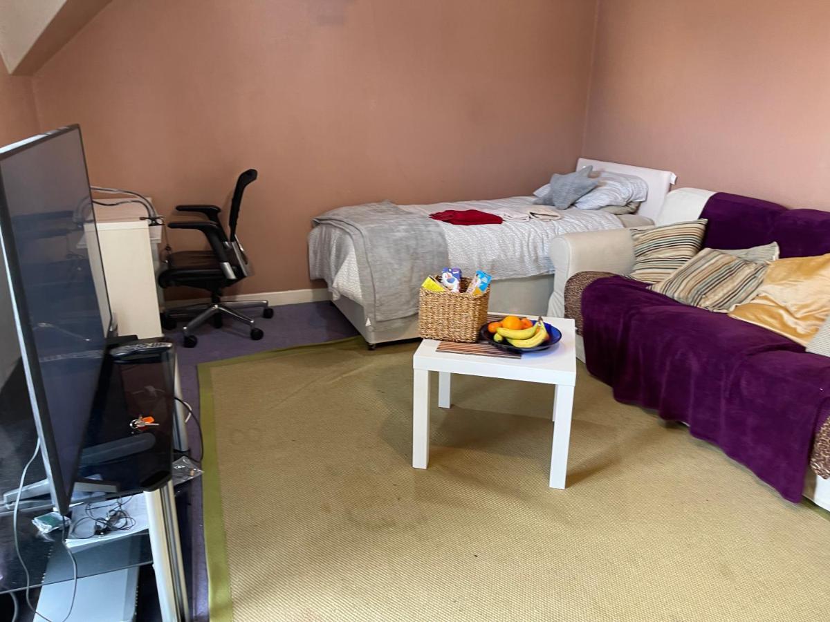 Appartement Home Away From Home, Entire 1-4 Bed Property