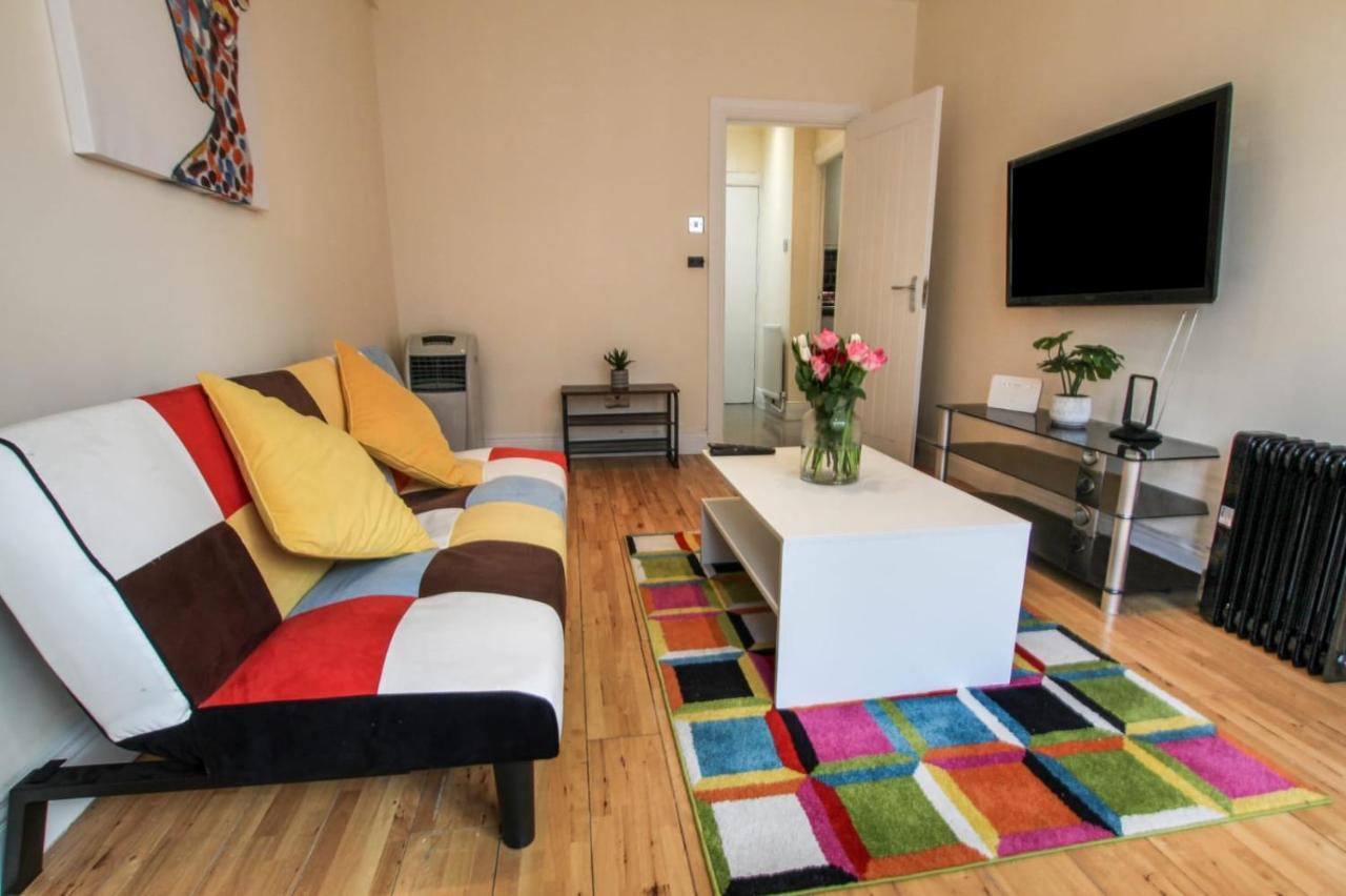 Rare Gem Close To Transport Links * London