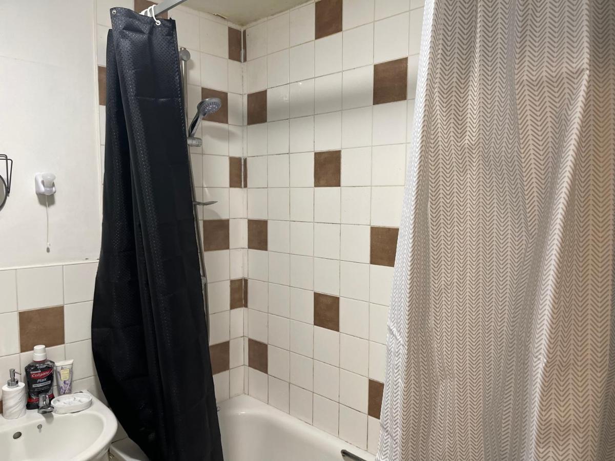 Appartement Home Away From Home, Entire 1-4 Bed Property *