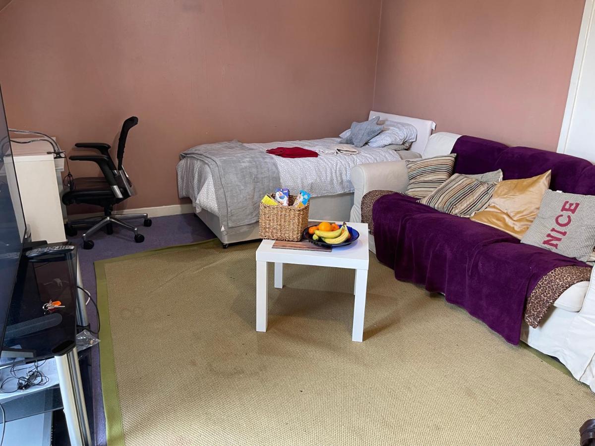 Home Away From Home, Entire 1-4 Bed Property * Londen
