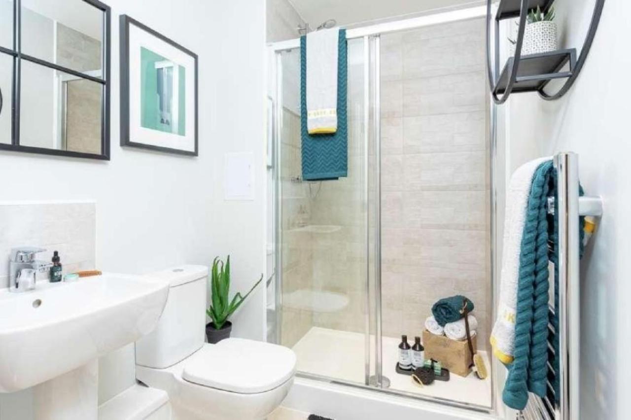 Newly Built Luxury 2 Bed Apartment!!! * London