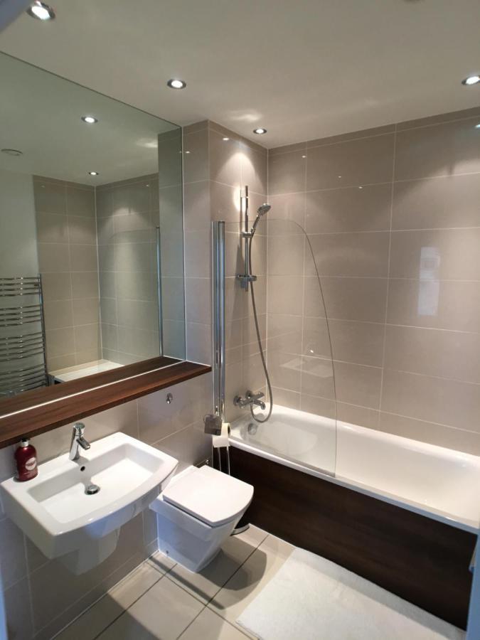 Luxury 2 Bed Penthouse Near Station Lejlighed London