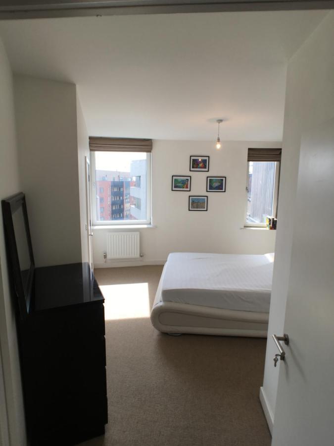 Luxury 2 Bed Penthouse Near Station Lejlighed *