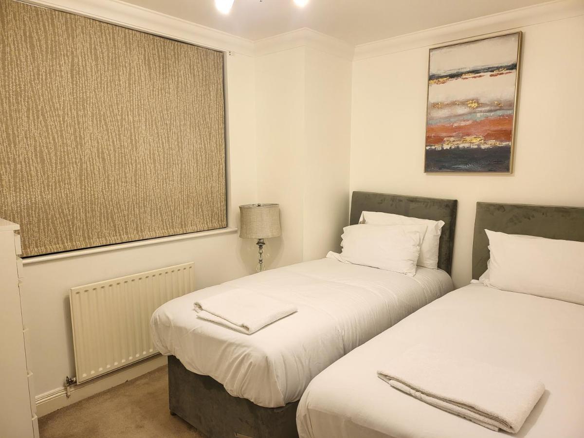 Lägenhet Garland Stylish 2 Bedroom A Minute Walk From Station