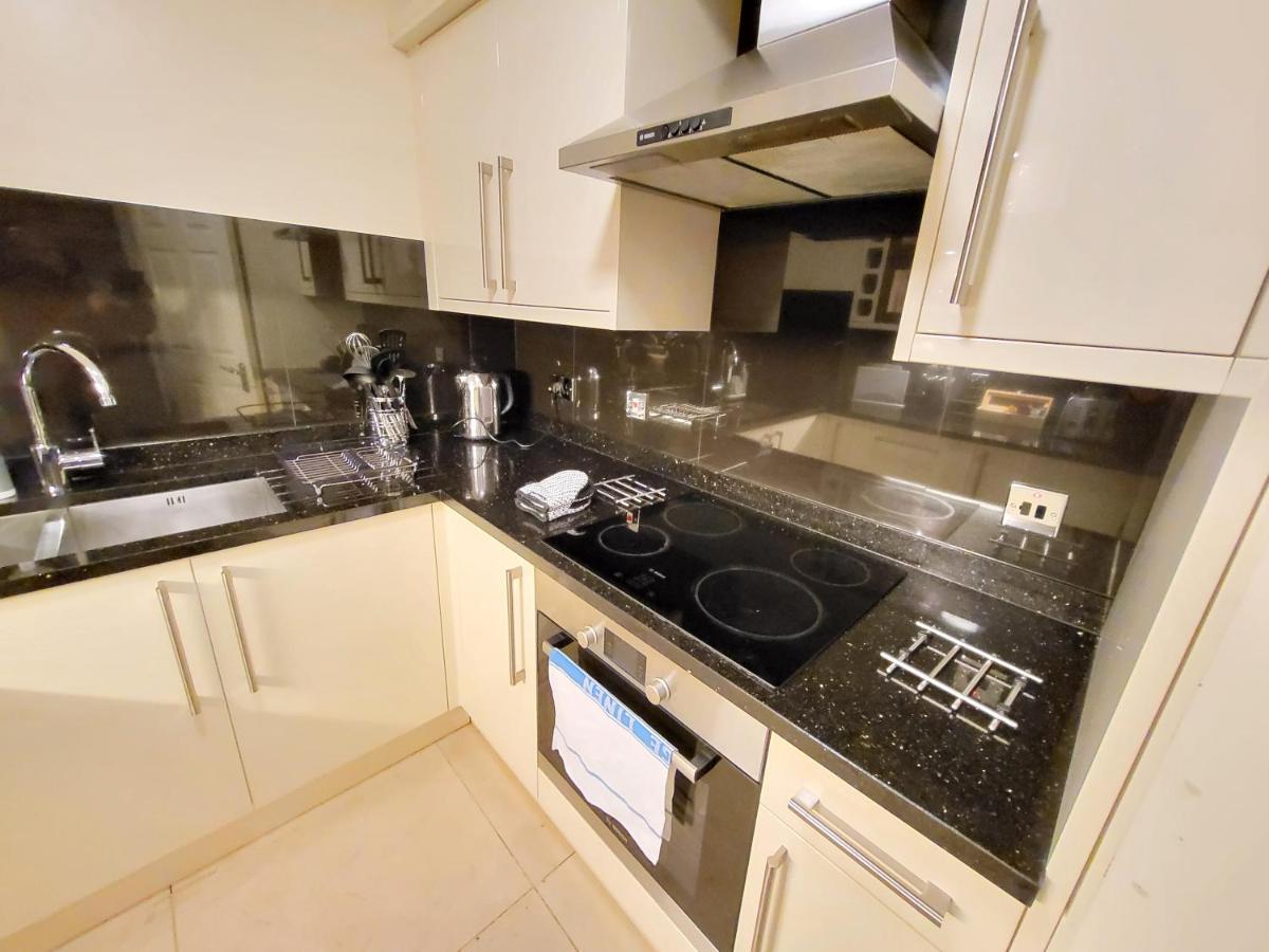 Lägenhet Garland Stylish 2 Bedroom A Minute Walk From Station London