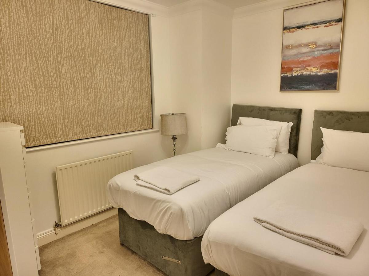 Lägenhet Garland Stylish 2 Bedroom A Minute Walk From Station