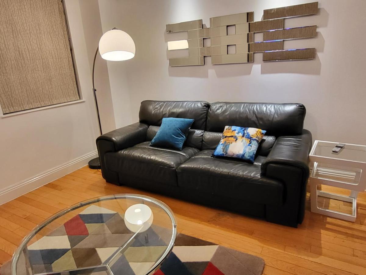 Garland Stylish 2 Bedroom A Minute Walk From Station Lägenhet London