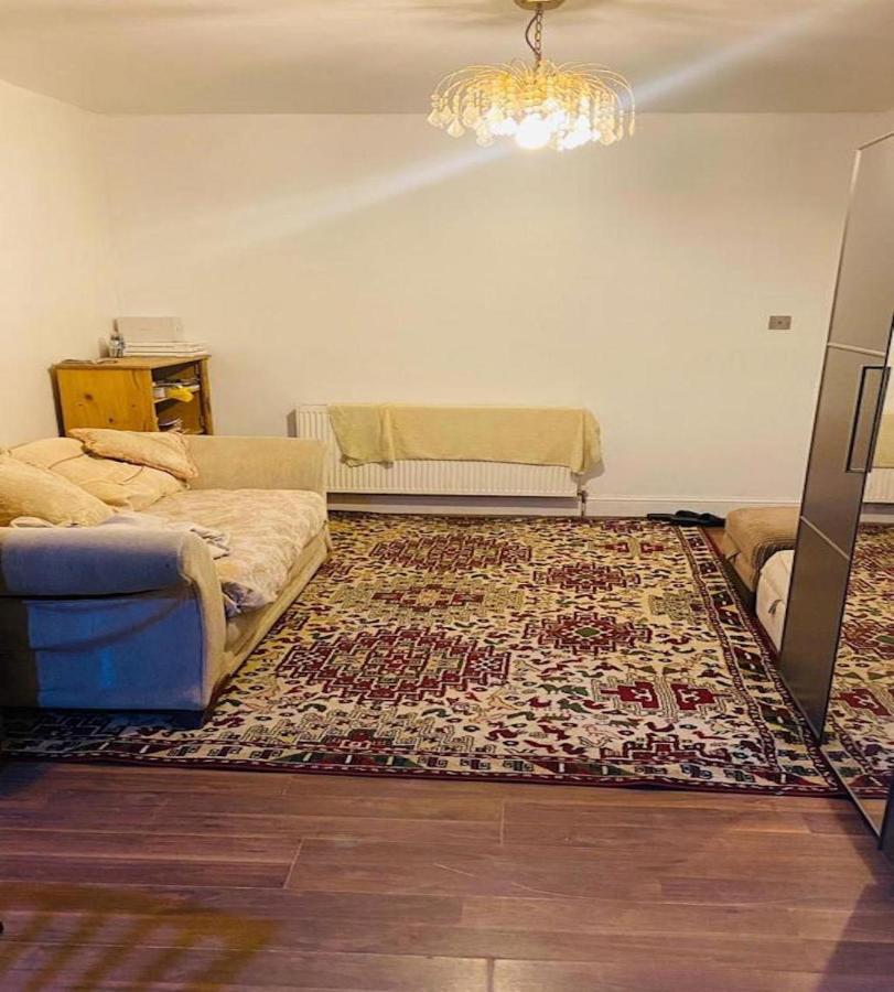 Rum i privatbostad Double Room London Wembley For Rent *