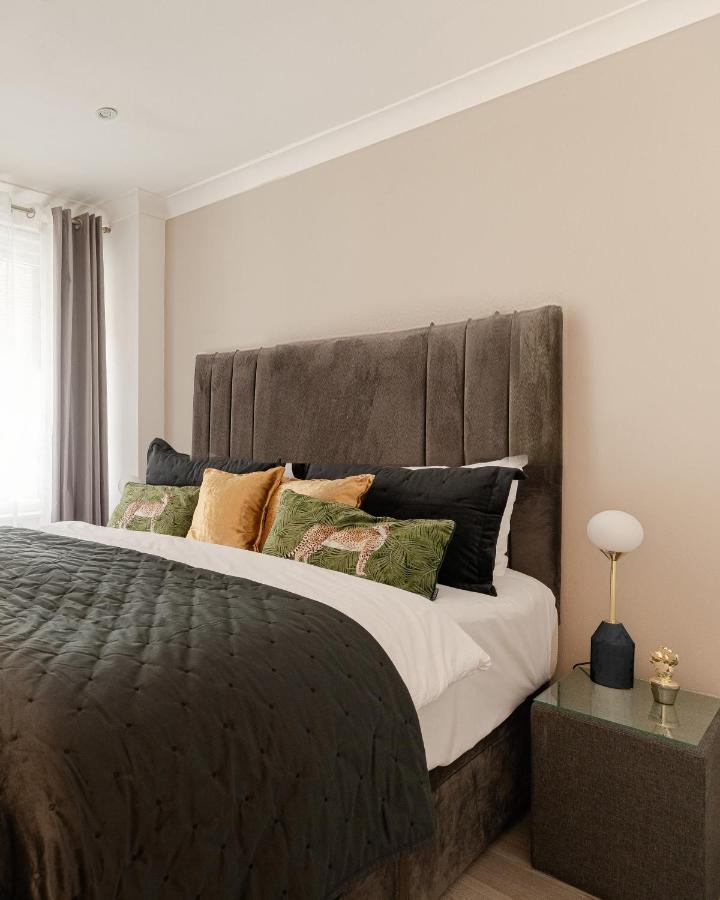 Explore The Exquisite West-end From A Harrods Family And Couple Lejlighed
