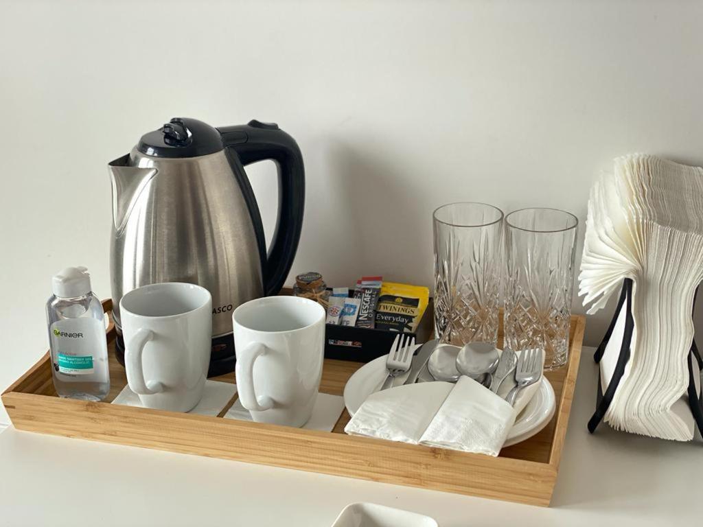 Spacious Modern Ensuite Bedroom Airport Alloggio in famiglia *