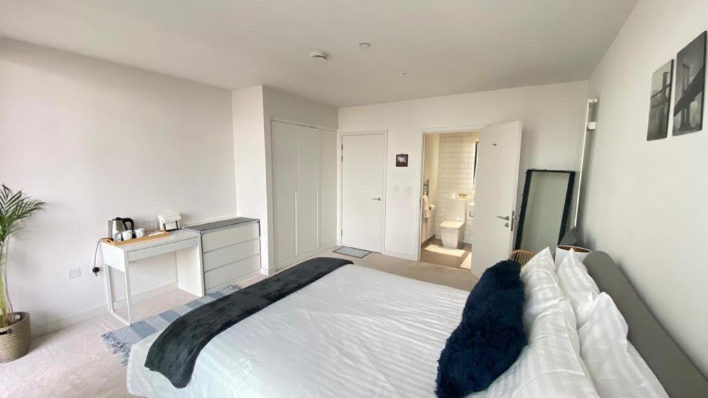 Alloggio in famiglia Spacious Modern Ensuite Bedroom Airport Londra
