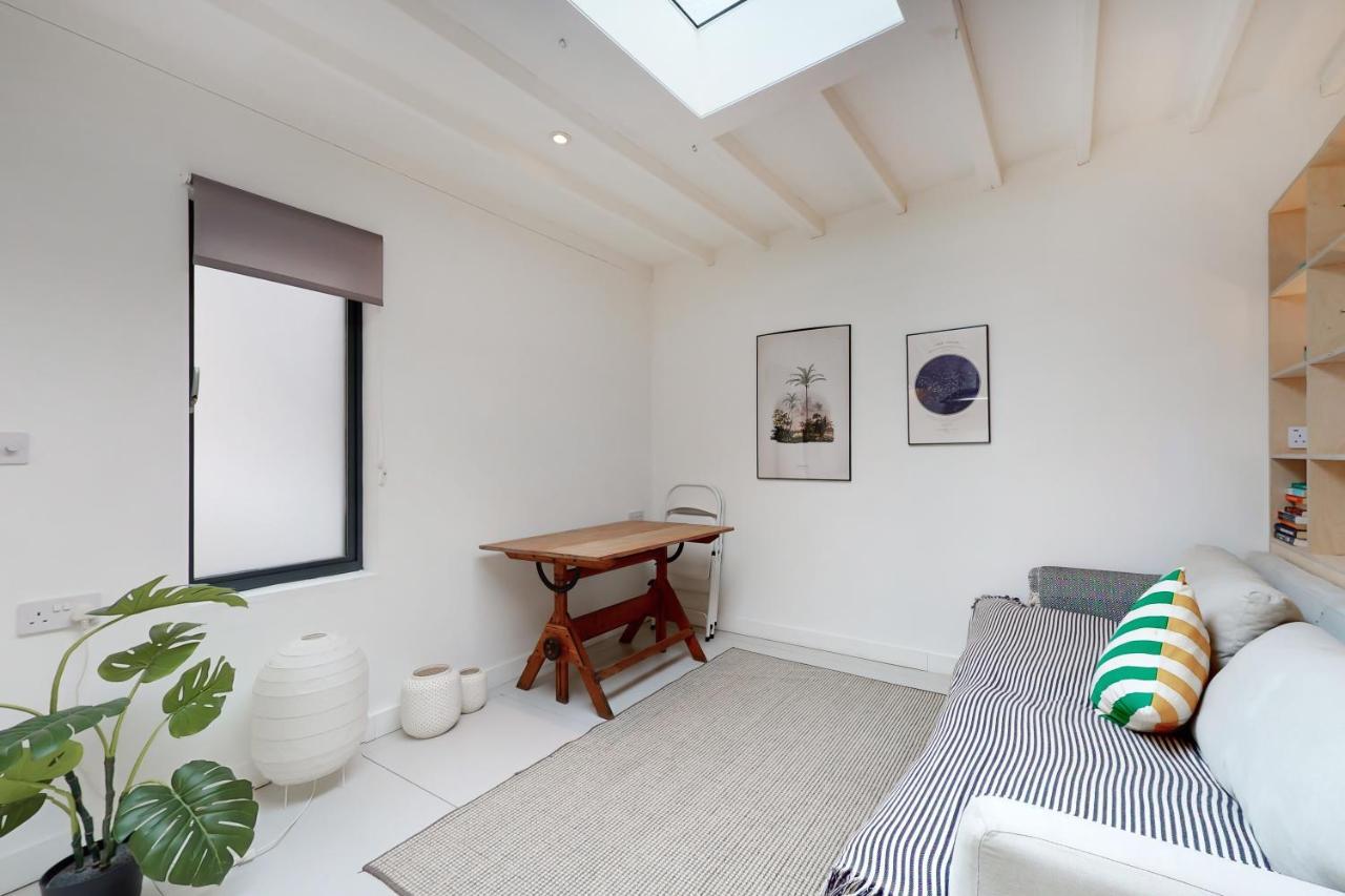 Spacious Flat In Forest Gate Londra