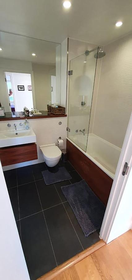 Bright & Spacious Double Bedroom With Ensuite And Concierge! Paid Parking Available Lägenhet *