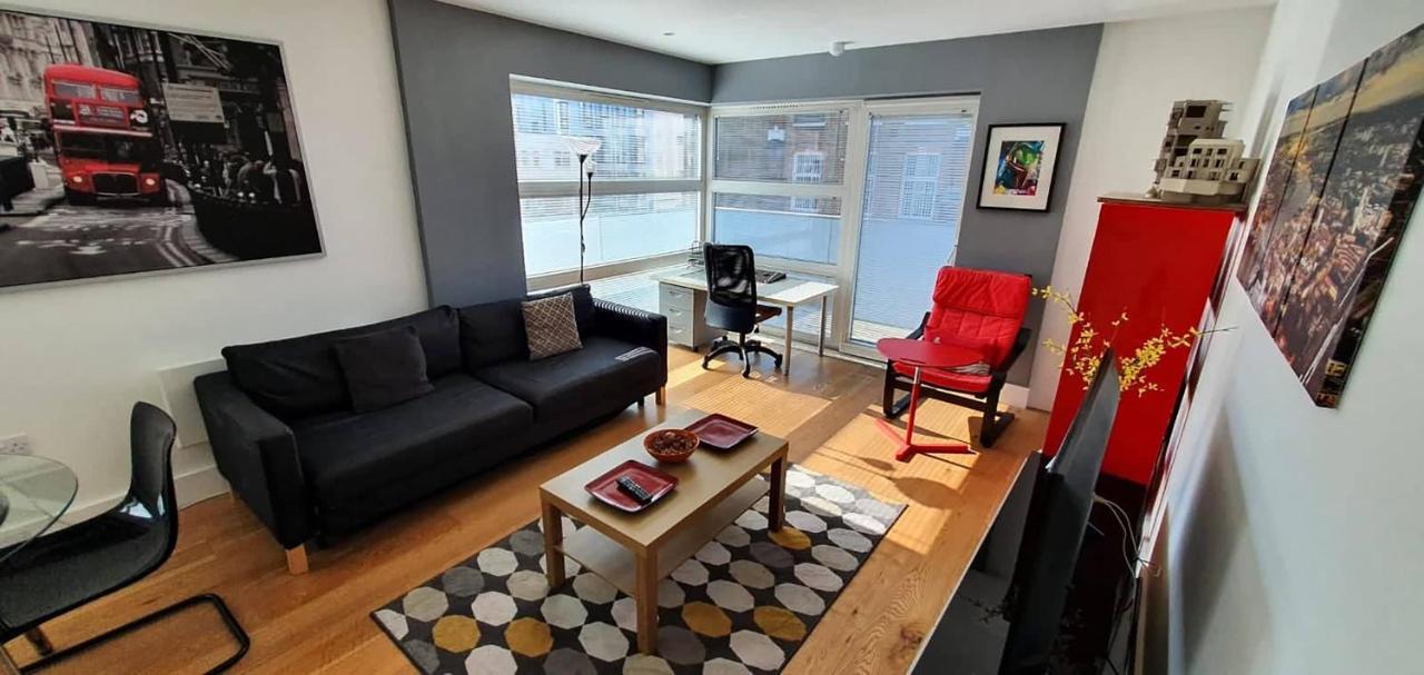 Bright & Spacious Double Bedroom With Ensuite And Concierge! Paid Parking Available