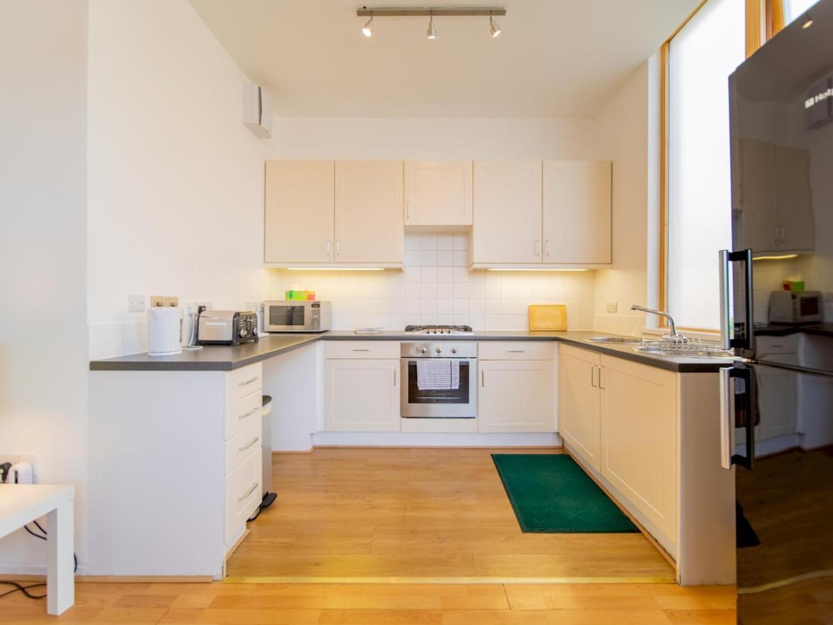 Pass The Keys - Spacious Flat, Royal Docks, *