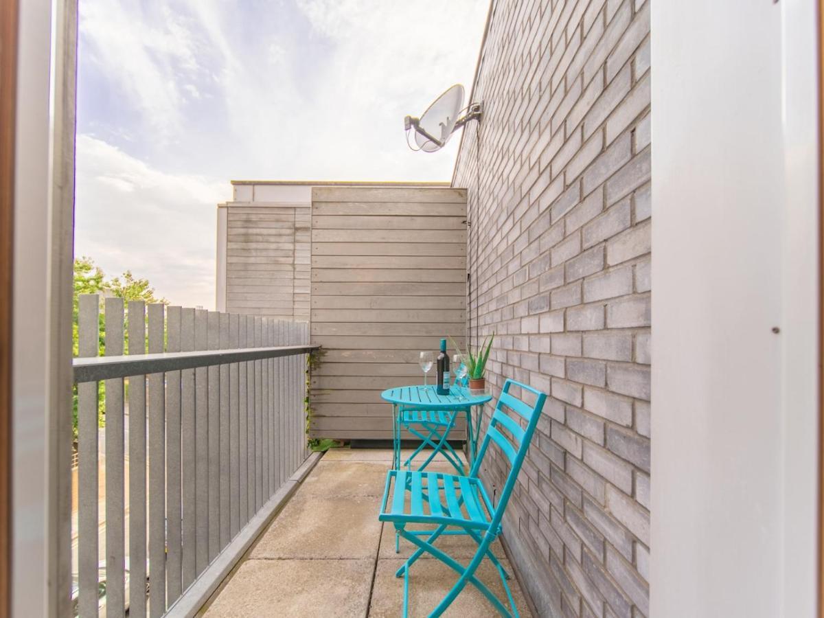 Lejlighed Pass The Keys - Spacious Flat, Royal Docks, London